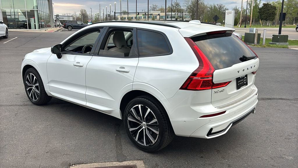 Used 2023 Volvo XC60 B5 Plus w/ Climate Package image 4