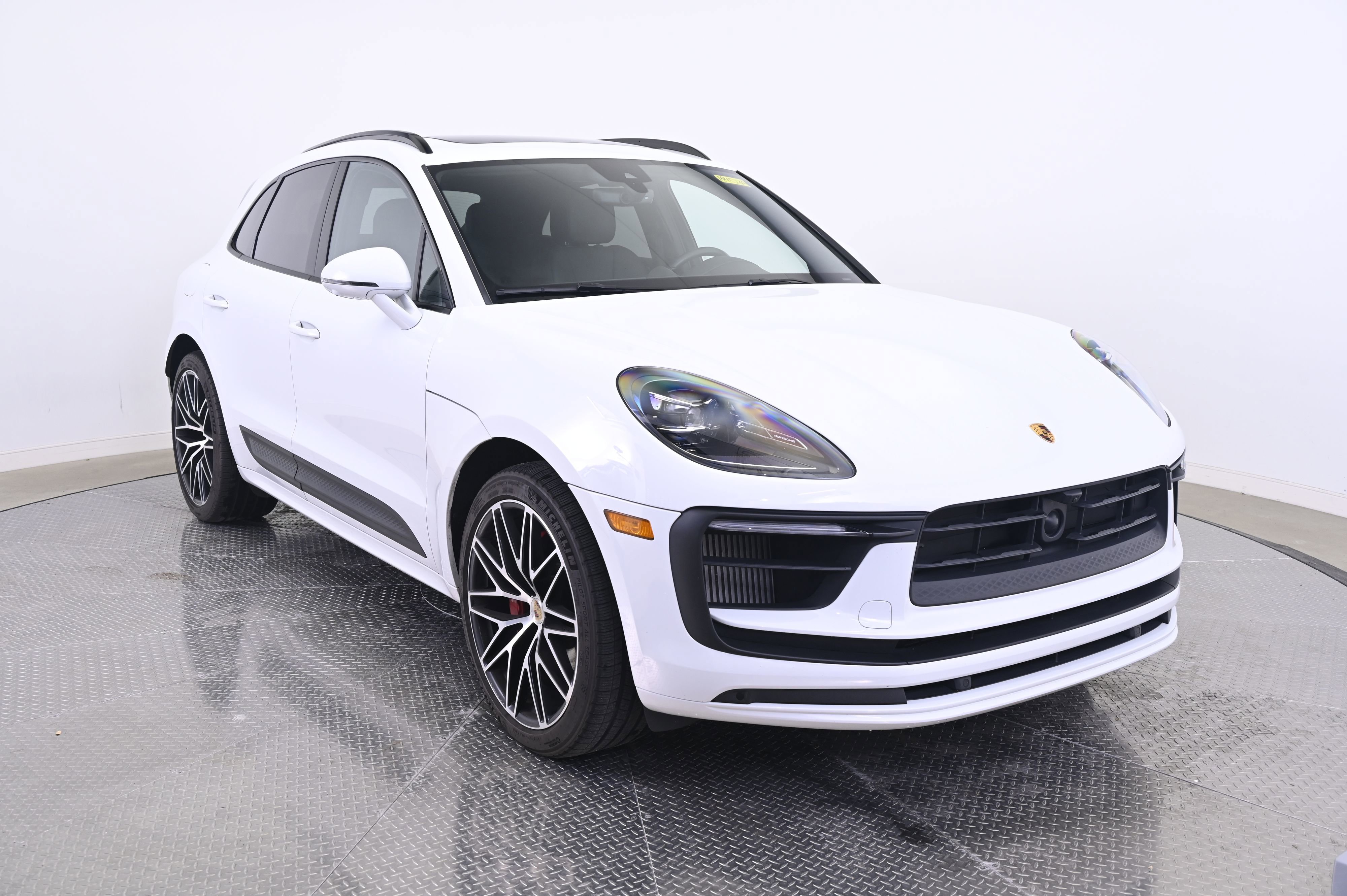 Certified 2024 Porsche Macan S AWD/4WD image 9
