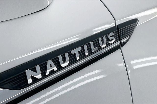 Used 2022 Lincoln Nautilus Reserve w/ Equipment Group 201A AWD/4WD image 9