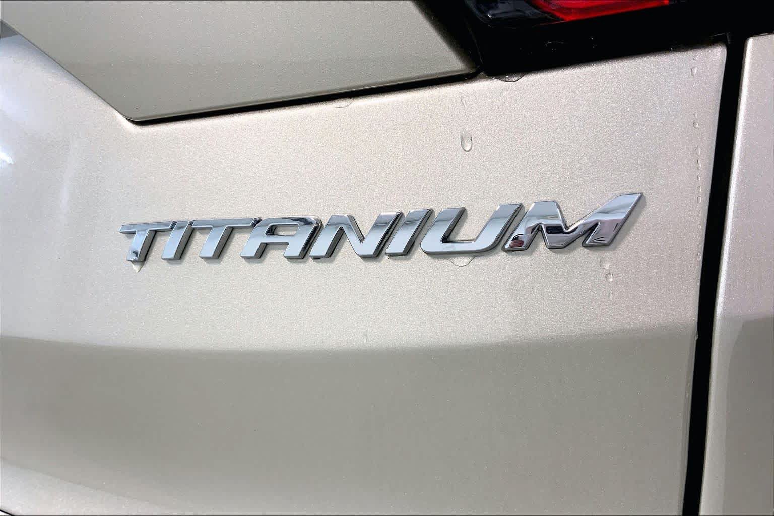 Used 2018 Ford Escape Titanium w/ Ford Safe & Smart Package AWD/4WD image 9