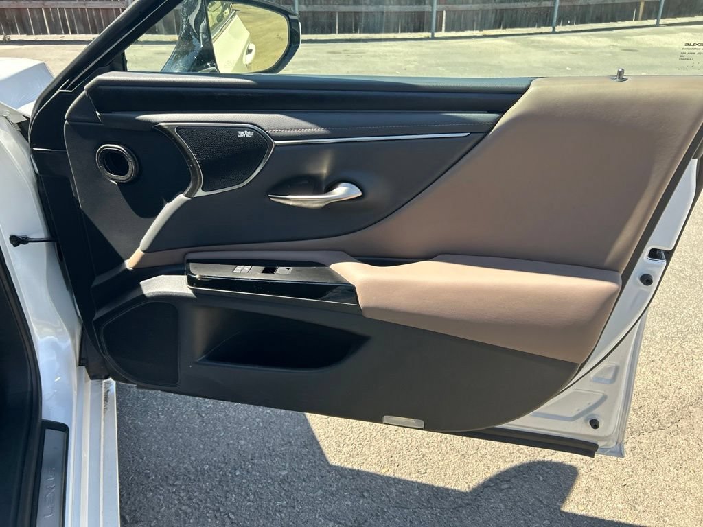 Used 2024 Lexus ES 300h w/ Accessory Package (Z1) FWD image 14