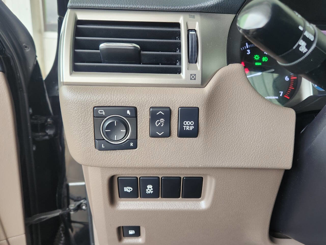 Used 2017 Lexus GX 460 Base AWD 4dr SUV image 32