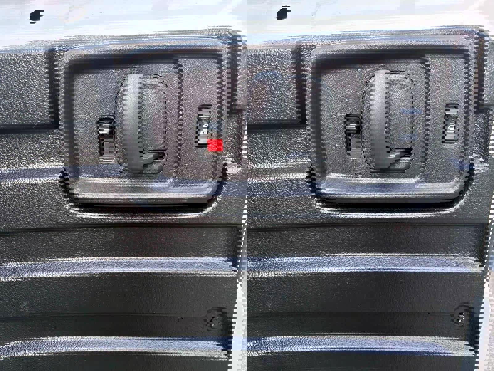 Used 2023 GMC Savana 2500 w/ Driver Convenience Package image 9