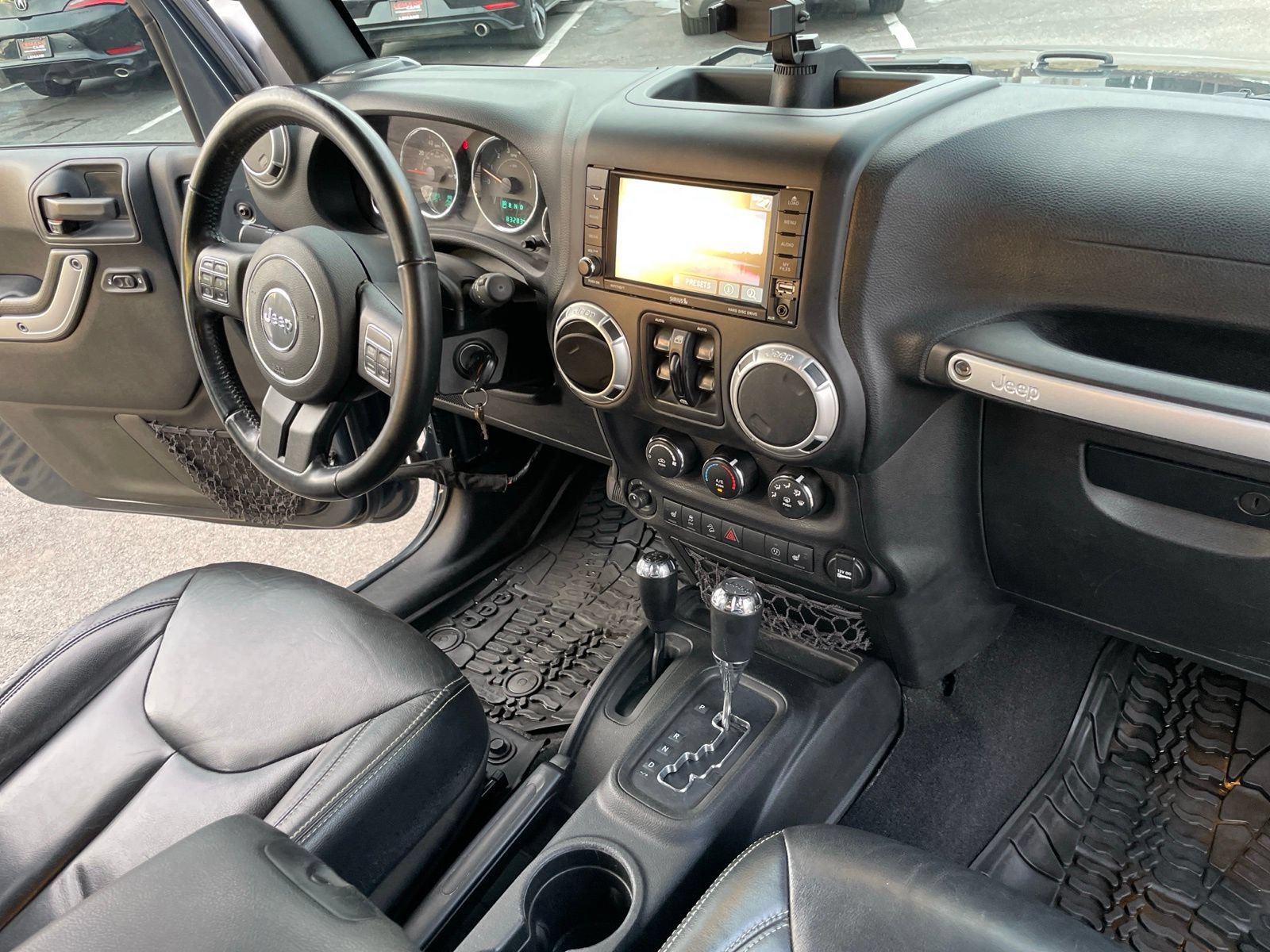Used 2017 Jeep Wrangler Unlimited Sahara w/ Connectivity Group AWD/4WD image 14
