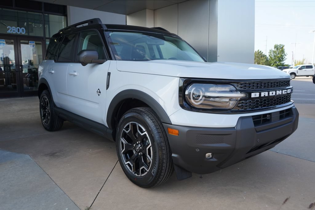 New 2026 Ford Bronco Sport Outer Banks w/ Outer Banks Tech Package+ AWD/4WD image 3