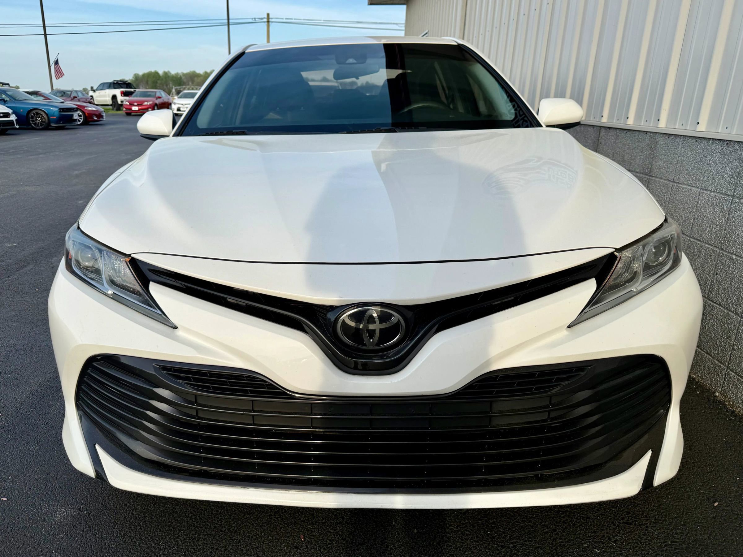 Used 2018 Toyota Camry LE FWD image 8