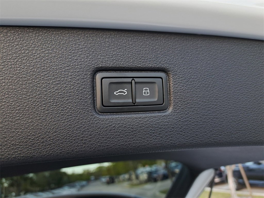 Used 2024 Audi Q7 3.0T Premium Plus w/ Premium Plus Package image 32