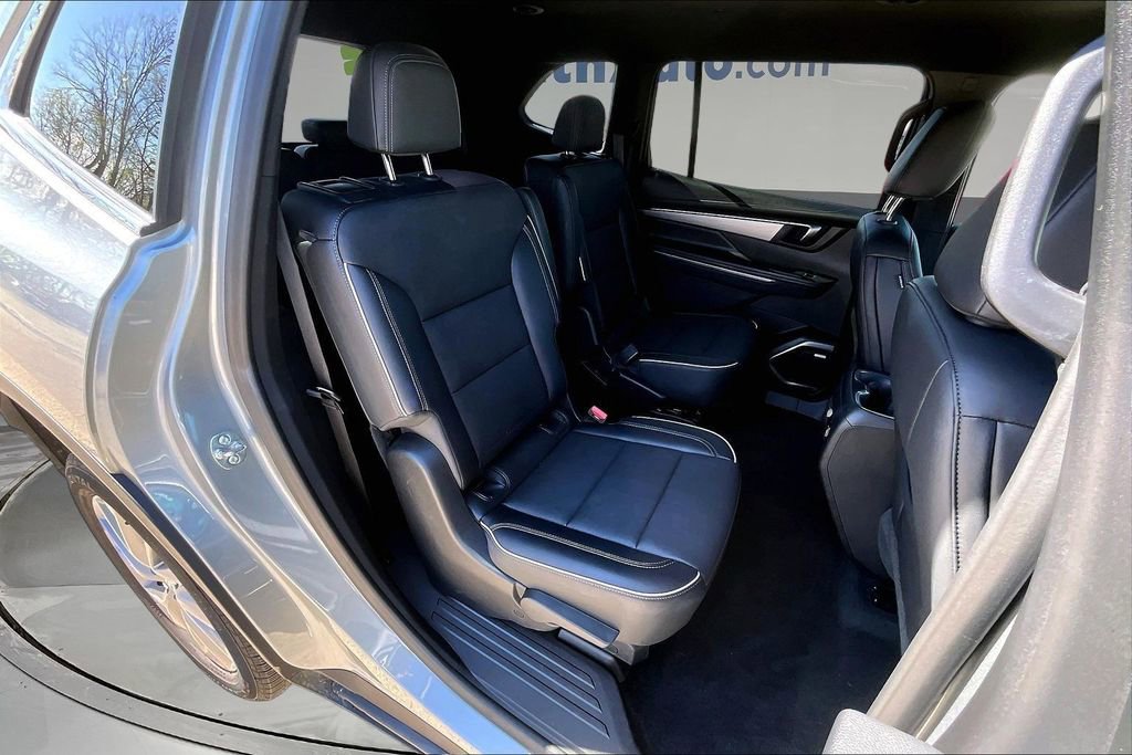Used 2025 Buick Enclave Preferred AWD/4WD image 25