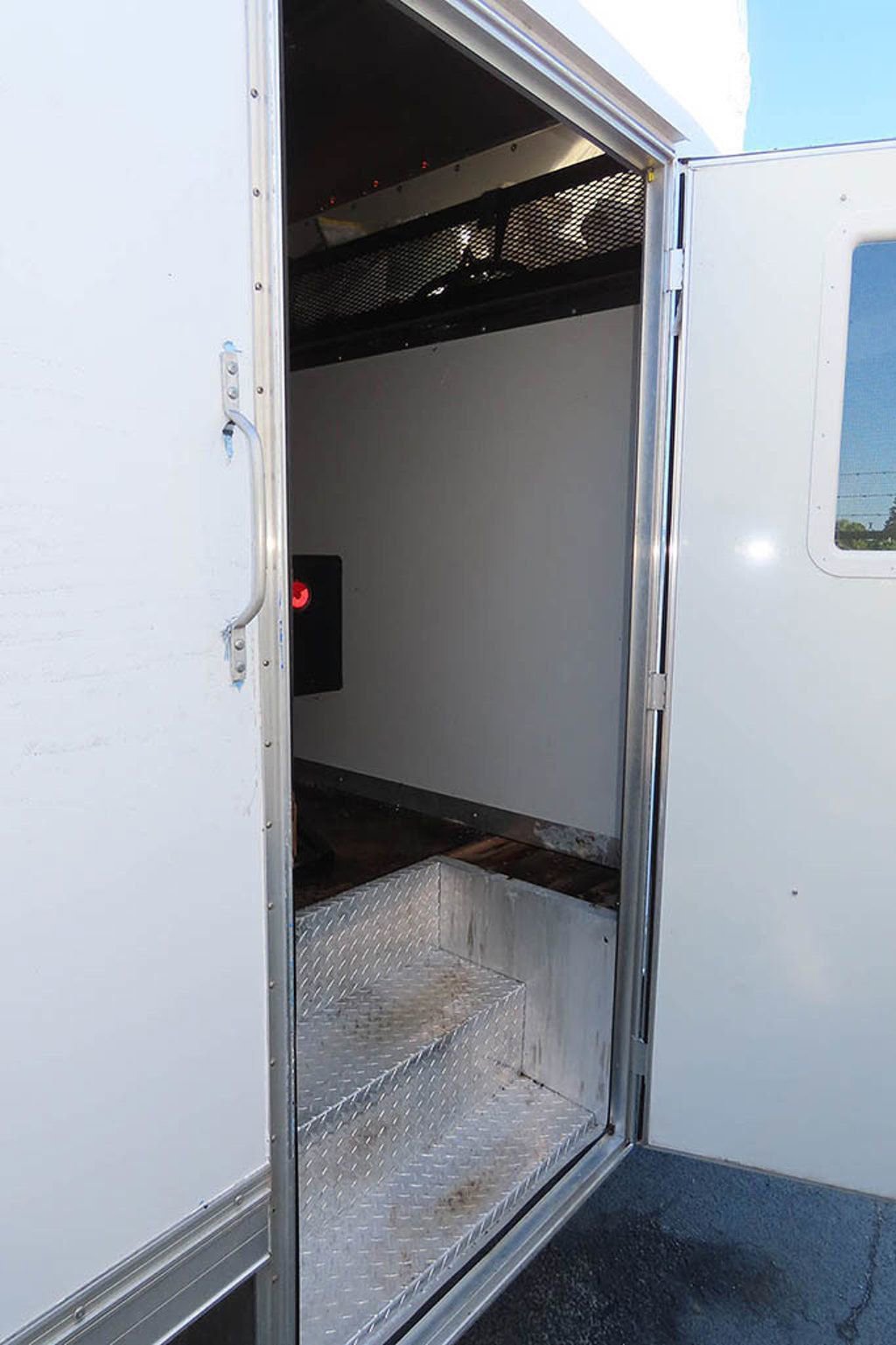 Used 2017 Ford E-450 and Econoline 450 Super Duty w/ Power Windows & Locks Group RWD image 26