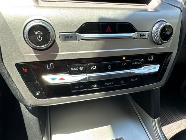Used 2021 Ford Explorer XLT w/ Equipment Group 202A RWD image 18