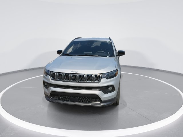 Used 2025 Jeep Compass Latitude AWD/4WD image 3