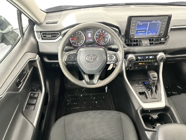 Used 2021 Toyota RAV4 LE AWD/4WD image 10