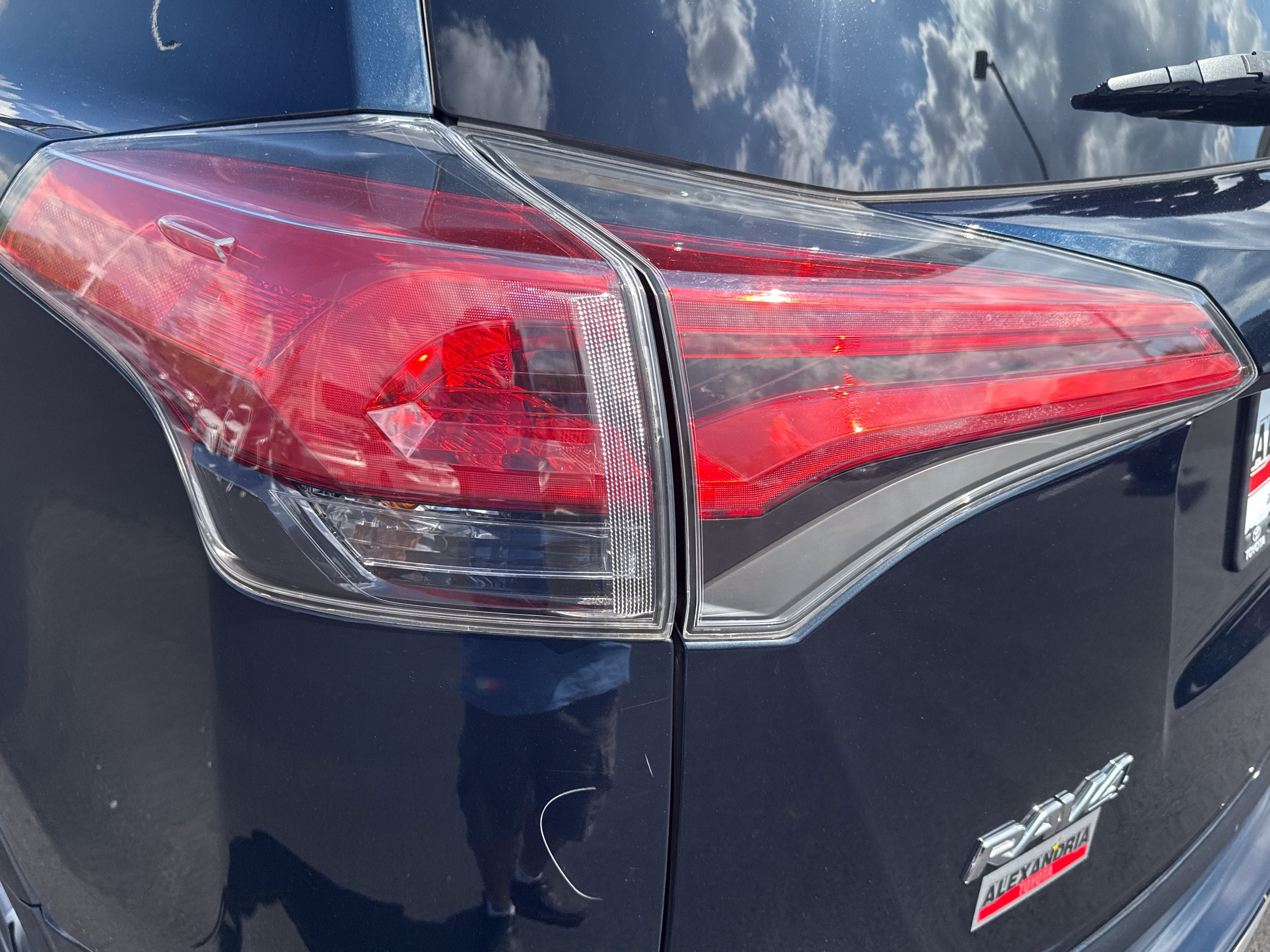 Used 2017 Toyota RAV4 XLE w/ Carpet Mat Package AWD/4WD image 15