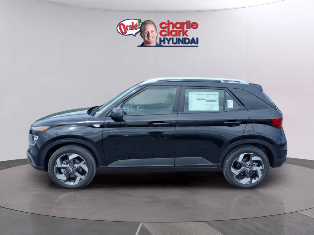 New 2026 Hyundai Venue SEL FWD image 2