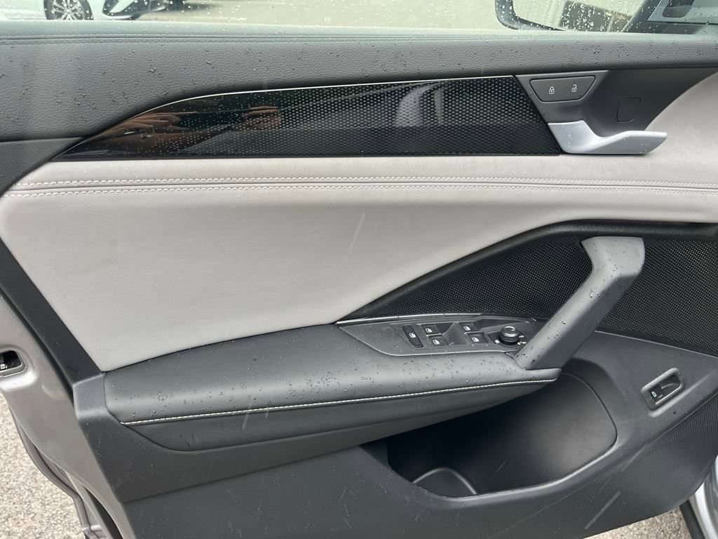 New 2025 Volkswagen Tiguan SE image 5