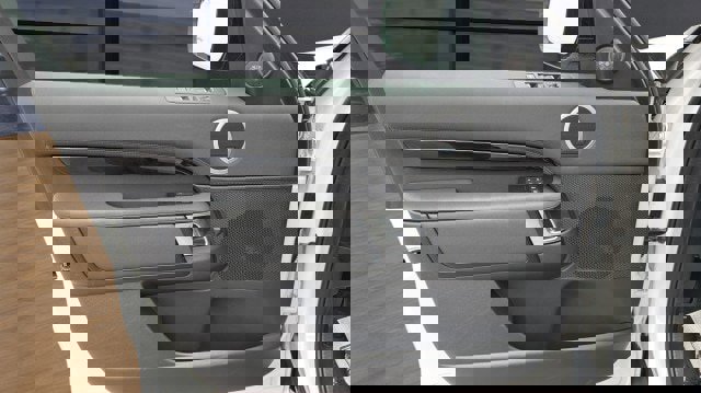 Used 2024 Land Rover Discovery S image 23