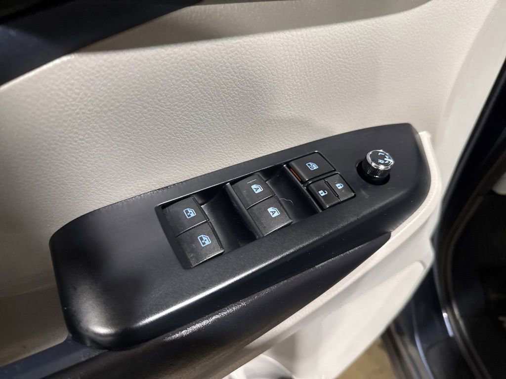 Used 2017 Toyota Highlander XLE image 16