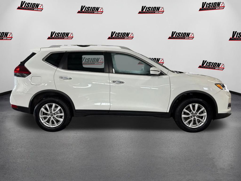 Used 2019 Nissan Rogue SV image 4