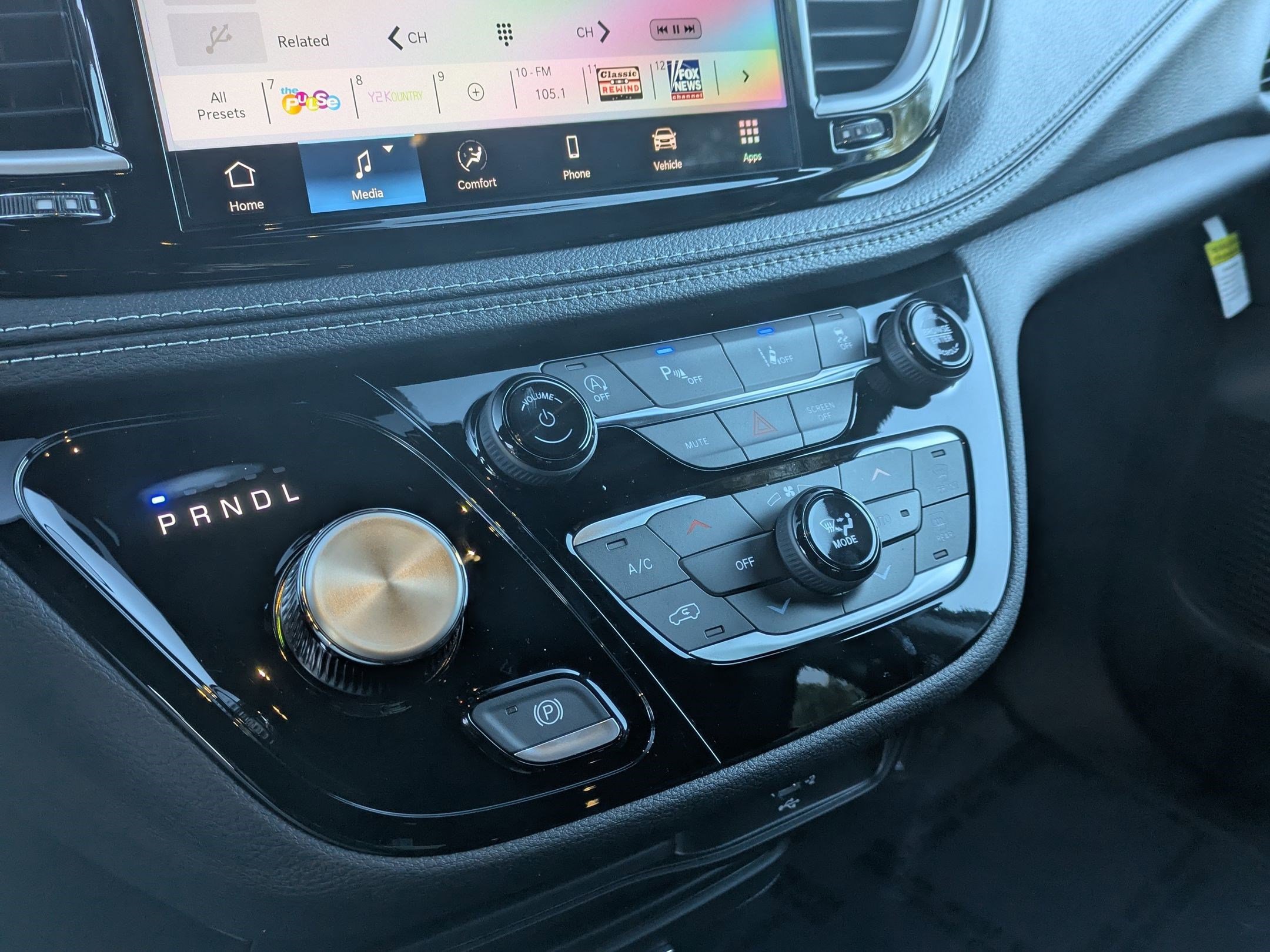 New 2026 Chrysler Pacifica Select image 13