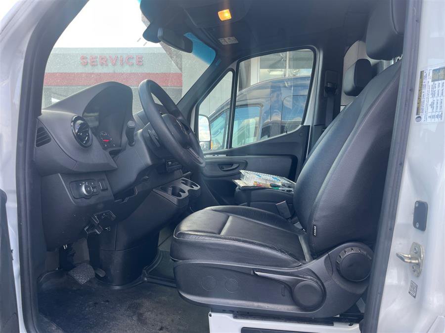Used 2022 Mercedes-Benz Sprinter 2500 image 14