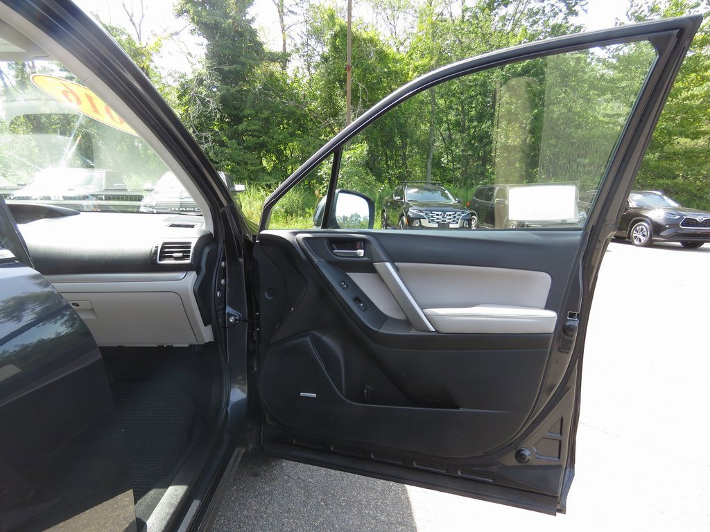 Used 2016 Subaru Forester 2.5i Touring w/ Eyesight & Navigation System image 13