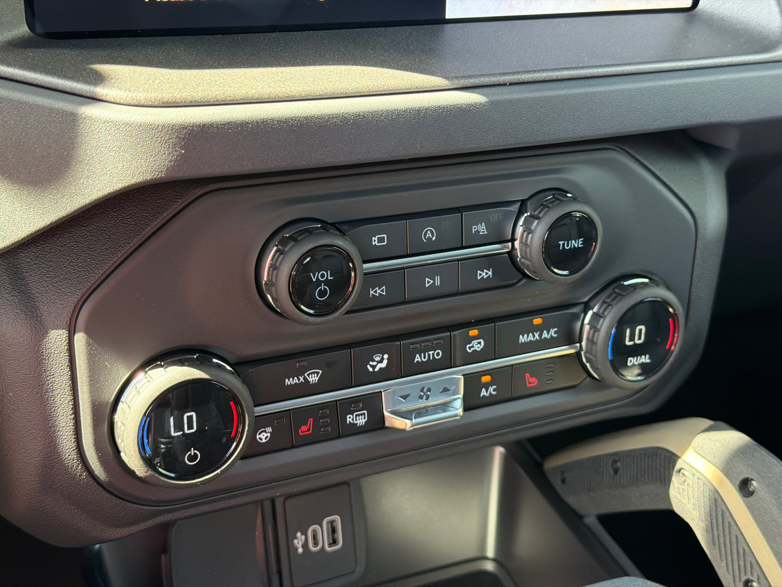 New 2026 Ford Bronco Badlands AWD/4WD image 28