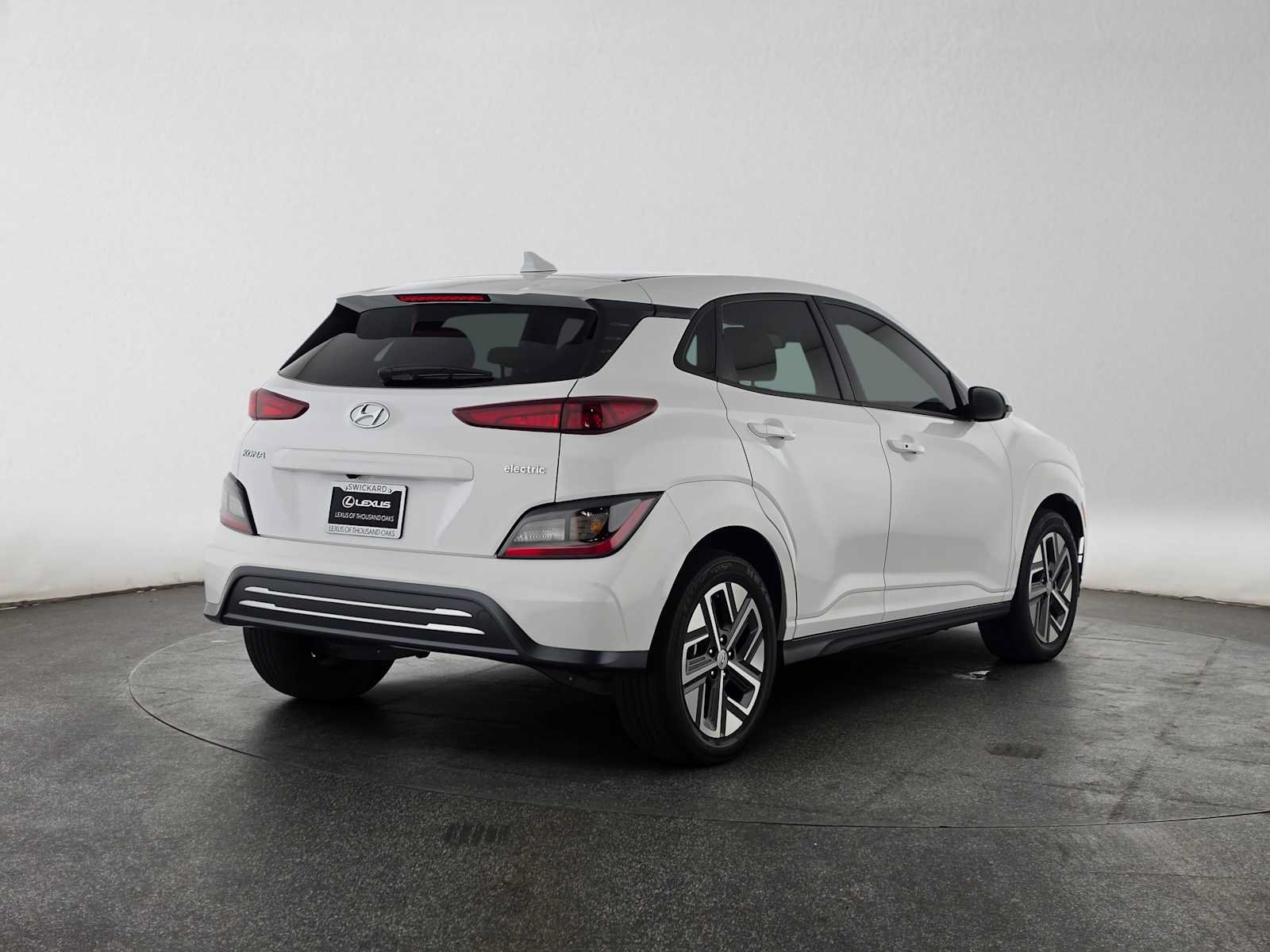 Used 2023 Hyundai Kona SE w/ Cargo Package FWD image 3