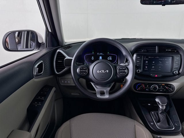 Certified 2023 Kia Soul LX w/ LX Technology Package FWD image 21