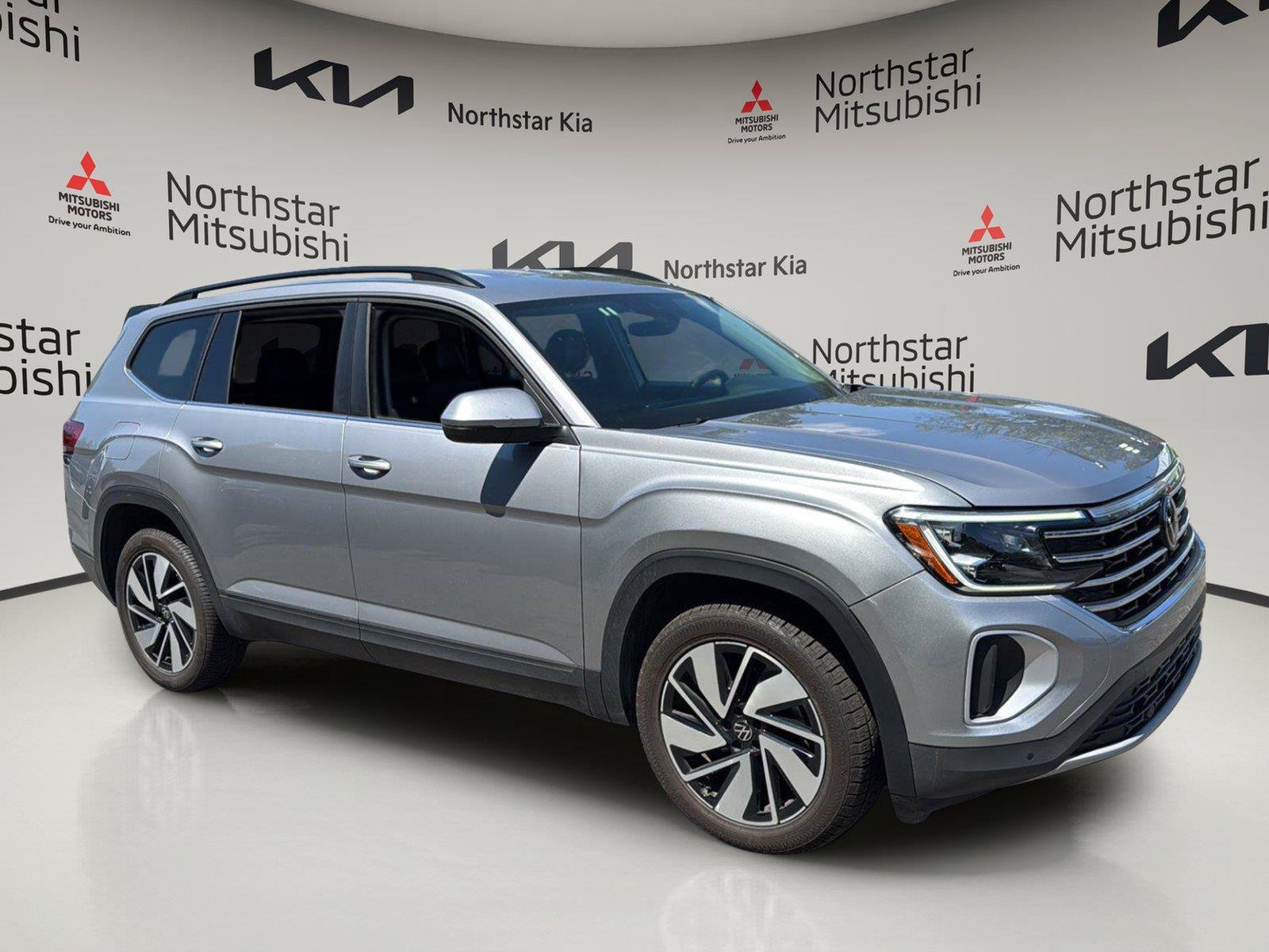 Used 2025 Volkswagen Atlas SE AWD/4WD image 7