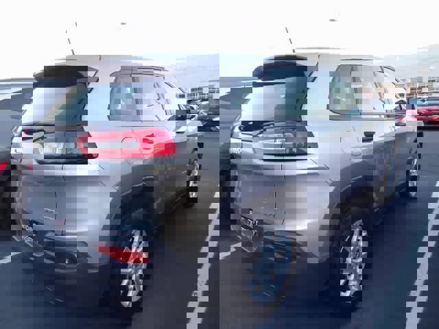 Used 2017 Jeep Cherokee Sport image 4