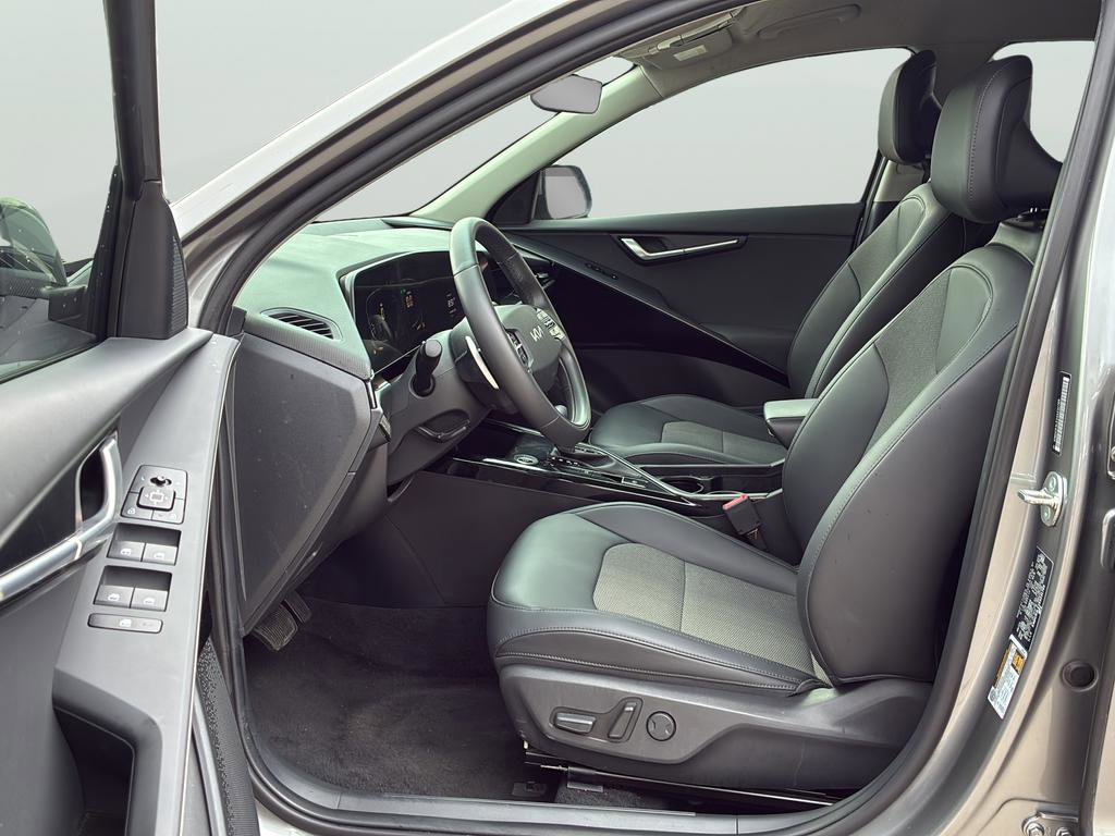 Certified 2025 Kia Niro EX FWD image 23