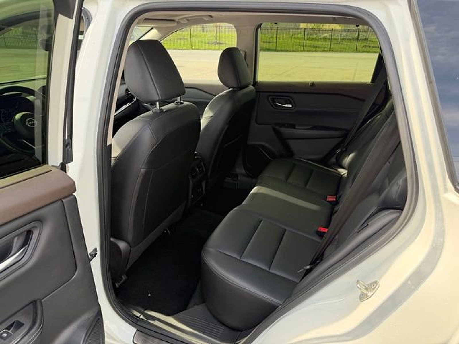 Used 2023 Nissan Rogue SL w/ SL Premium Package AWD/4WD image 10