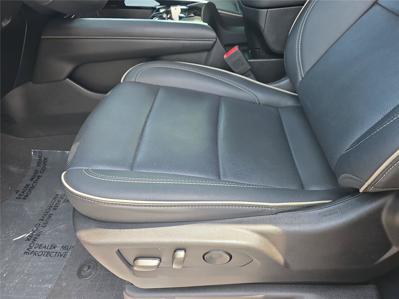 Used 2025 Chevrolet Suburban Premier AWD/4WD image 15