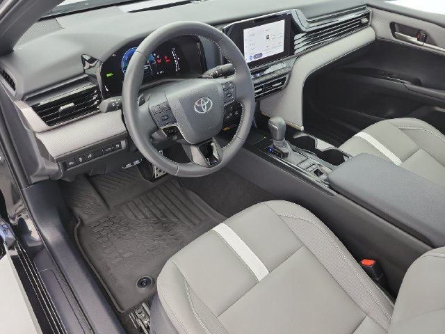 Used 2025 Toyota Camry SE w/ Convenience Package FWD image 18