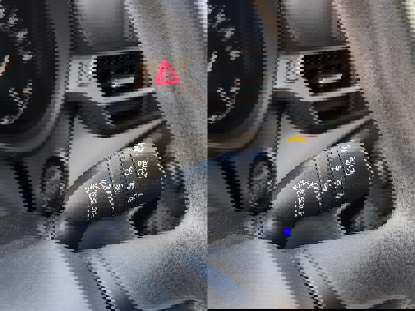 Used 2025 Toyota Sienna LE image 31