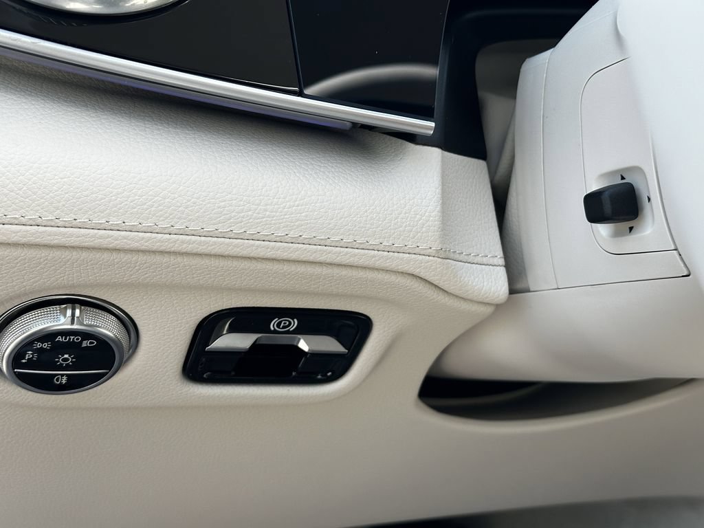 New 2026 Mercedes-Benz EQS 400 4MATIC SUV image 29