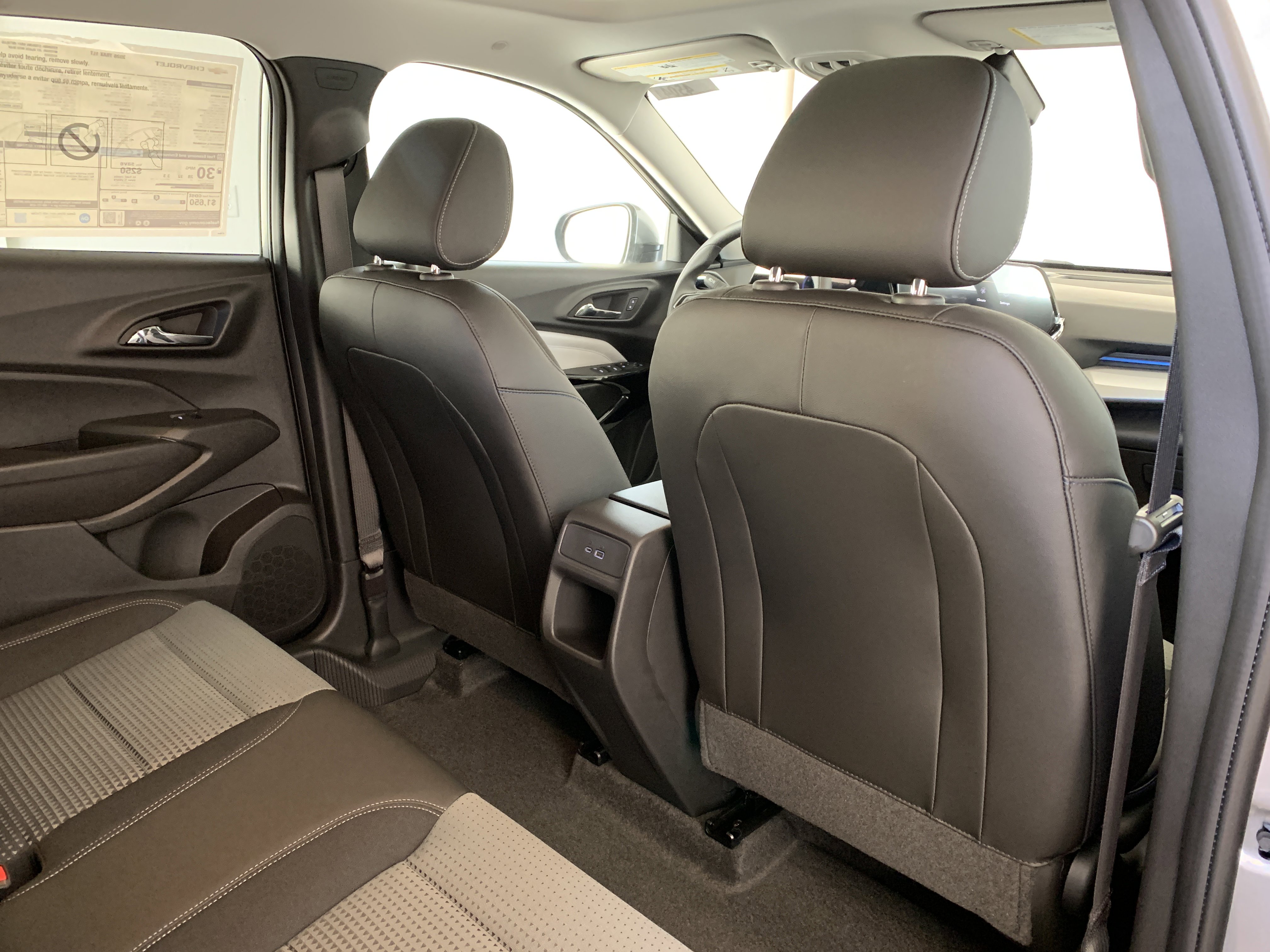 New 2026 Chevrolet Trax LT w/ Sunroof Package image 33