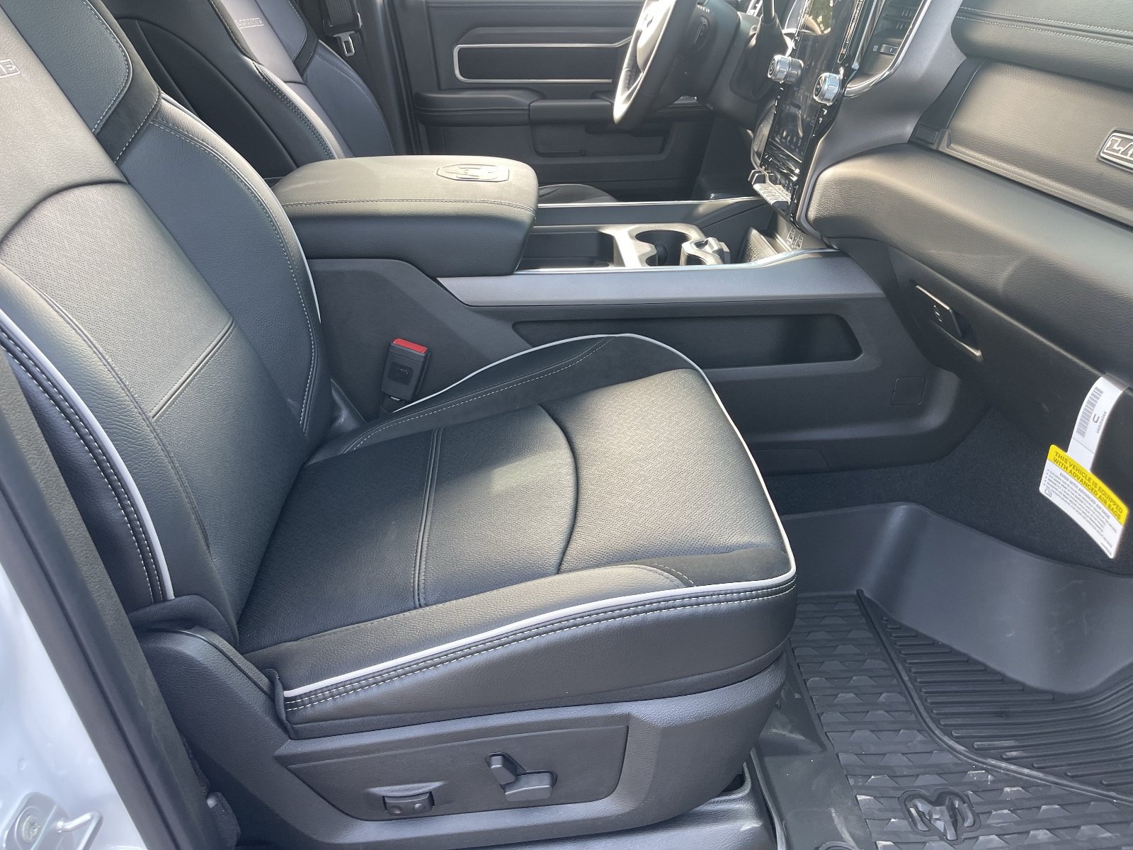 New 2026 RAM 2500 Laramie w/ Night Edition AWD/4WD image 10
