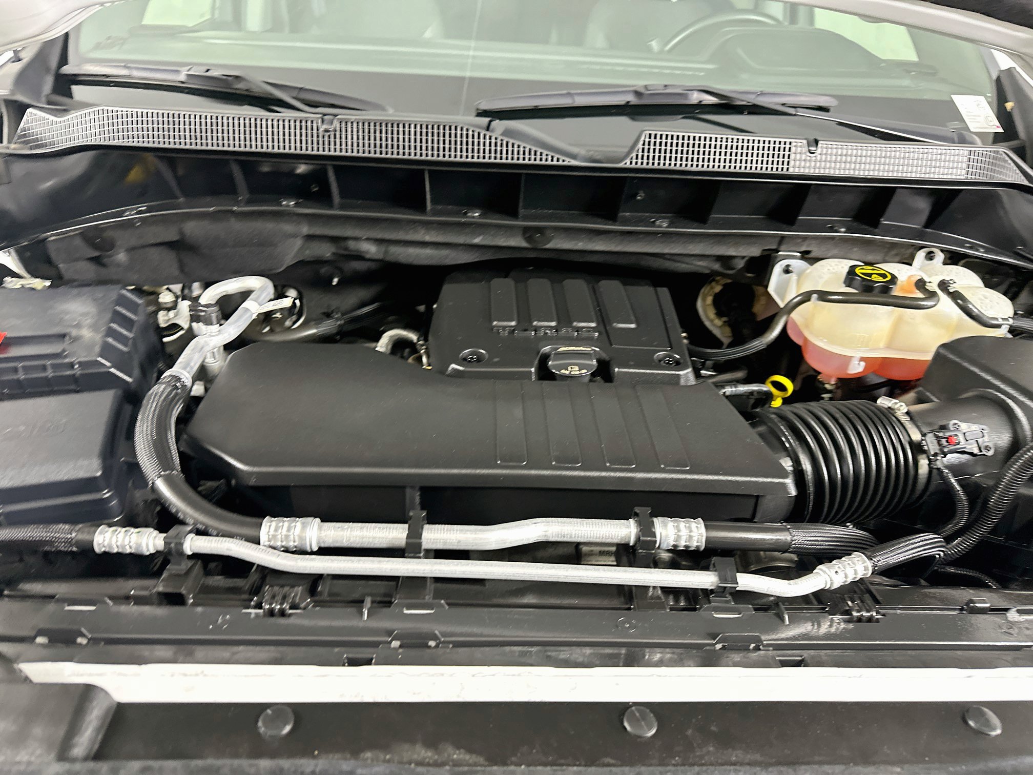 Used 2024 Chevrolet Silverado 1500 LT AWD/4WD image 32