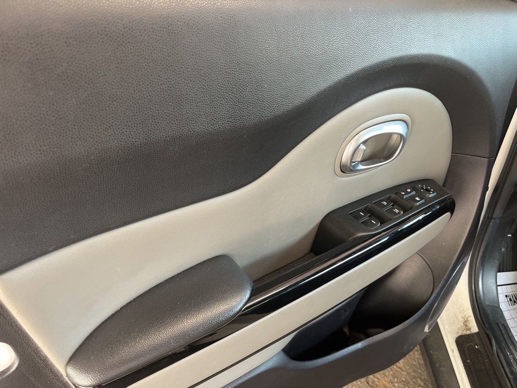 Used 2015 Kia Soul + w/ Audio Package image 11