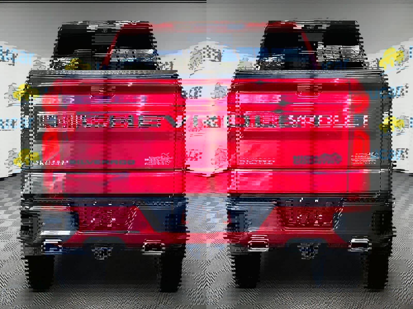 Used 2020 Chevrolet Silverado 1500 High Country w/ Technology Package image 5