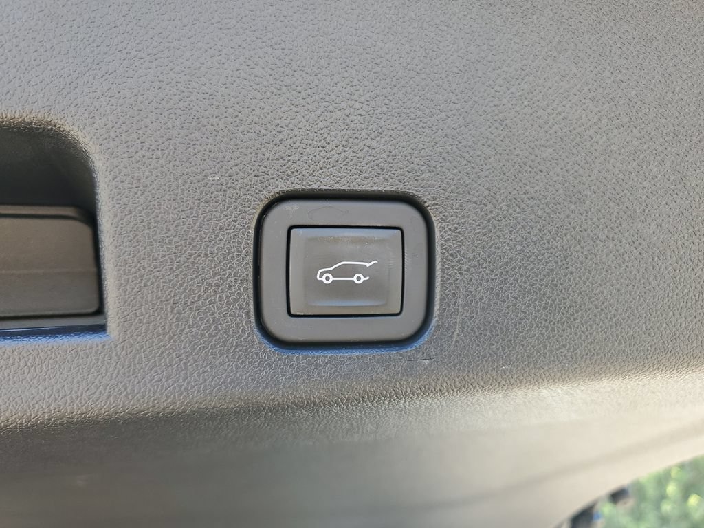 Used 2026 Chevrolet Traverse LT w/ Driver Confidence Package FWD image 10