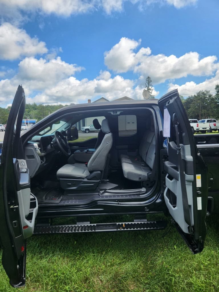Used 2023 Ford F250 XLT w/ XLT Premium Package AWD/4WD image 12