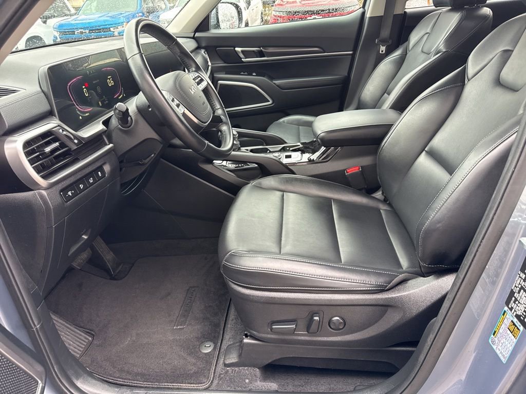 Used 2025 Kia Telluride S FWD image 14