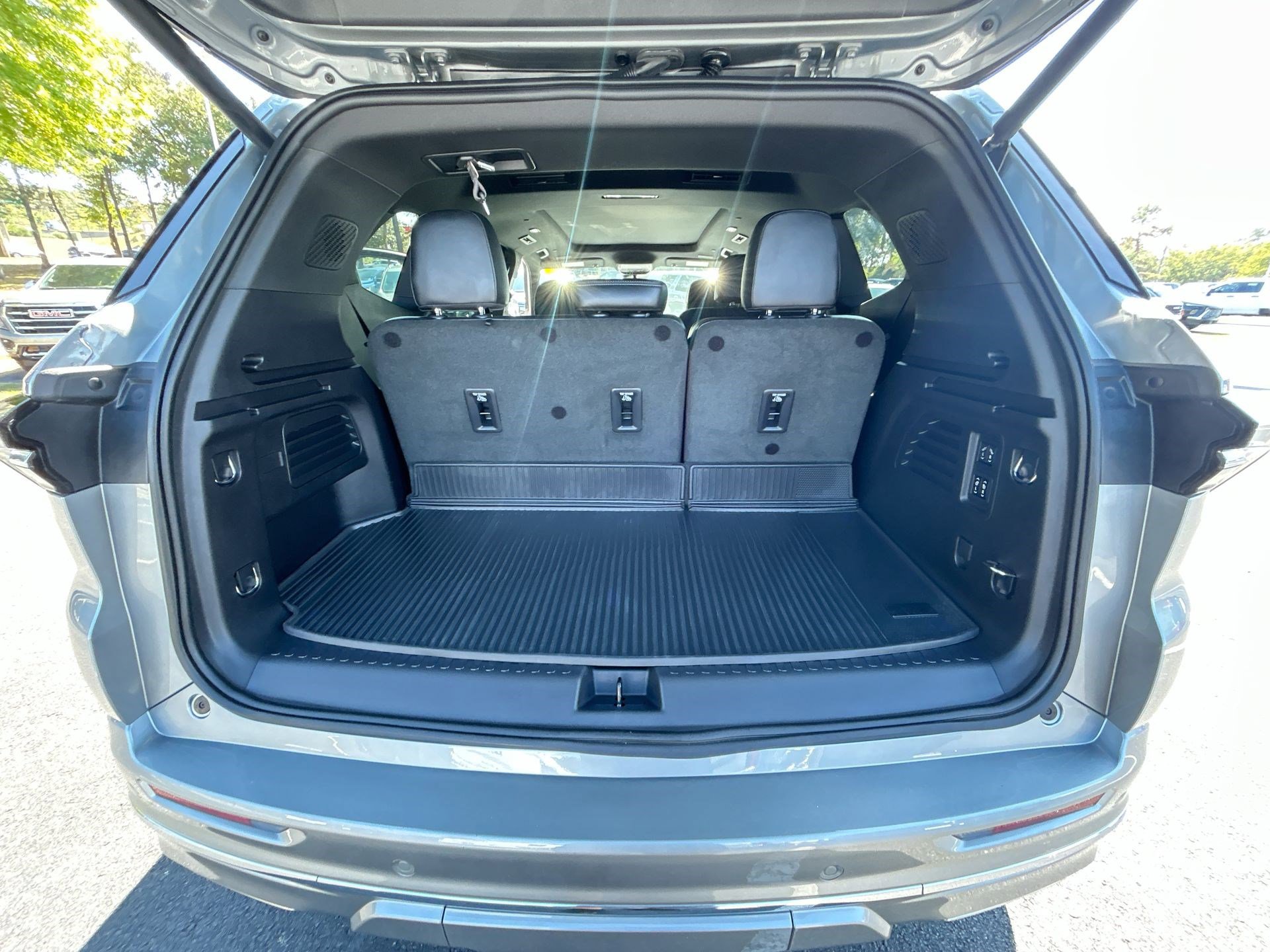 Used 2025 Buick Enclave Avenir image 34