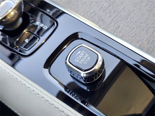 Certified 2025 Volvo XC90 T8 Ultra w/ Protection Package Premier image 23