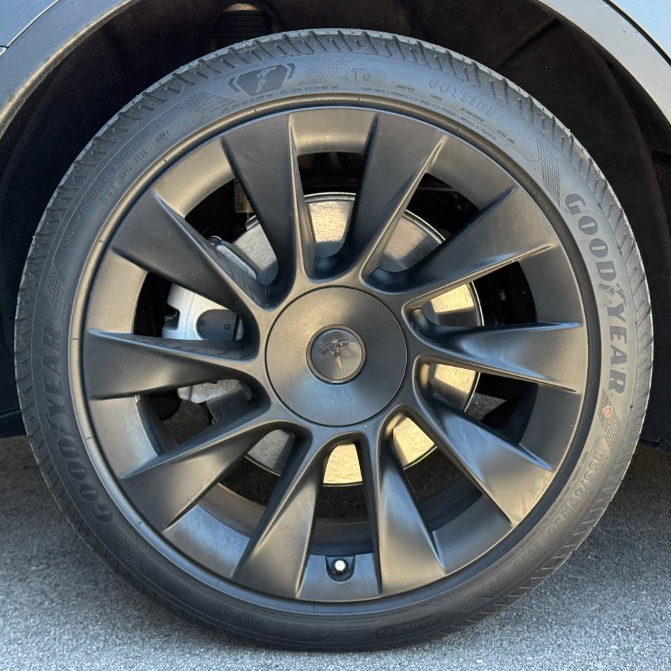 Used 2021 Tesla Model Y Long Range AWD/4WD image 22