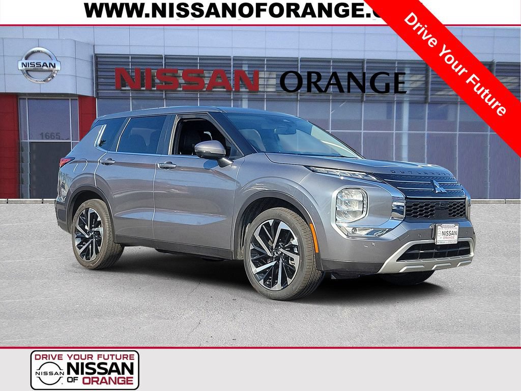 Used 2023 Mitsubishi Outlander SE FWD image 1