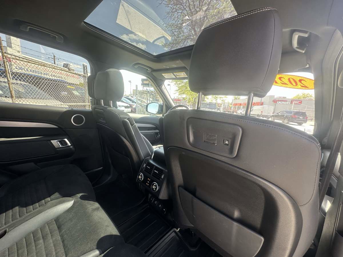 Used 2021 Land Rover Discovery S R-Dynamic AWD/4WD image 31