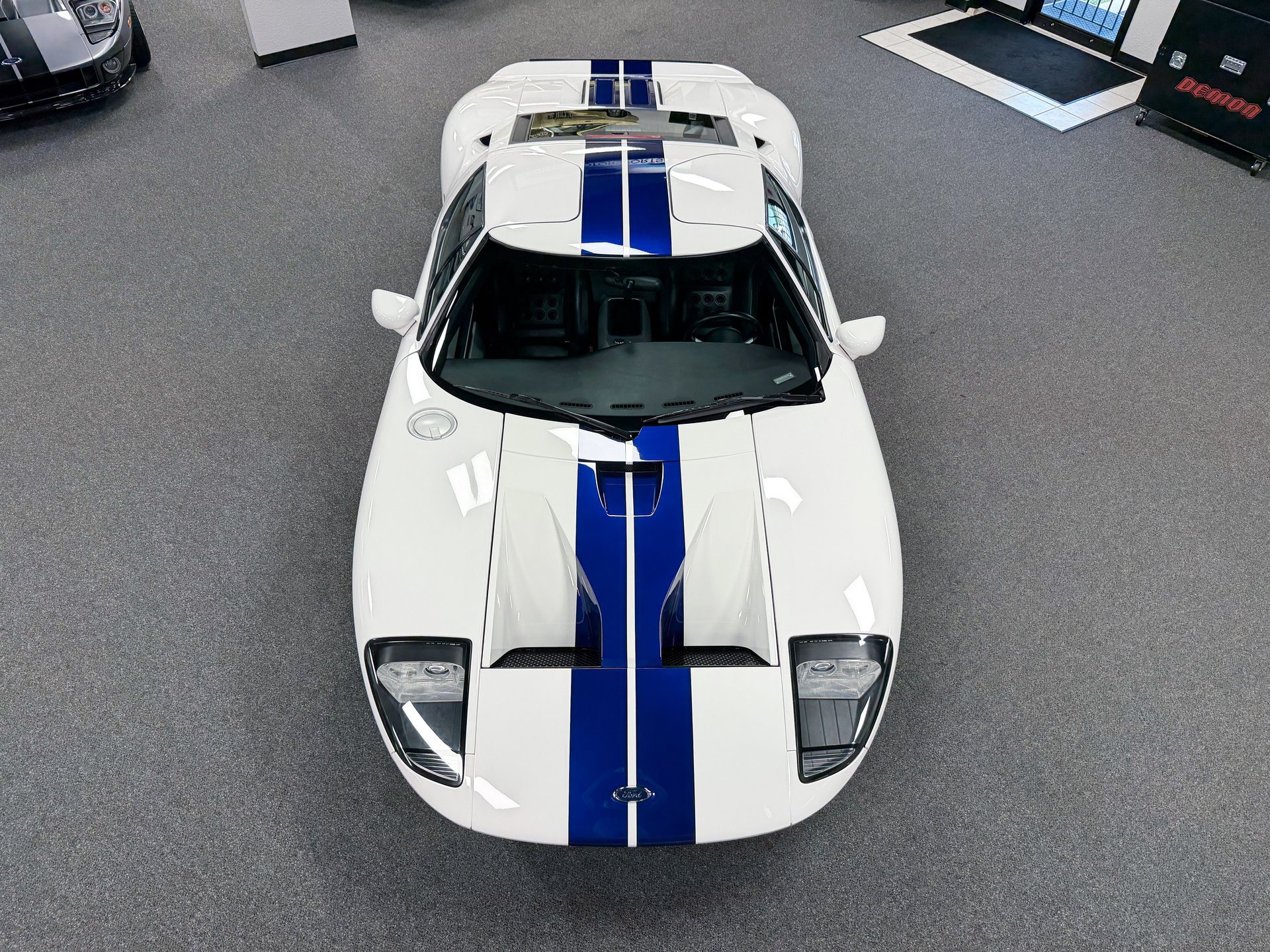 Used 2005 Ford GT RWD image 7